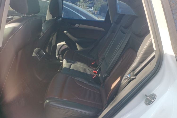 奥迪Q5 2018款 典藏版 40 TFSI 进取型中控内饰21