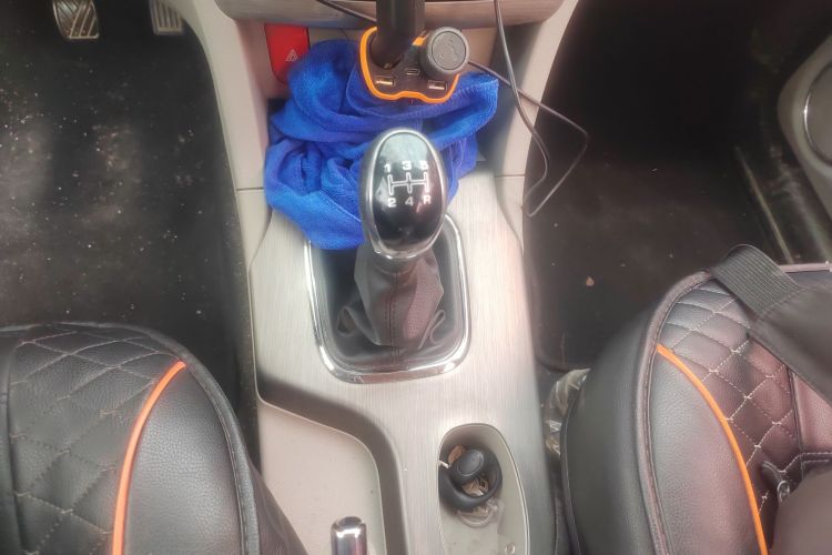 北汽幻速H3 2016款 H3F 1.5L 手动尊贵型中控内饰18