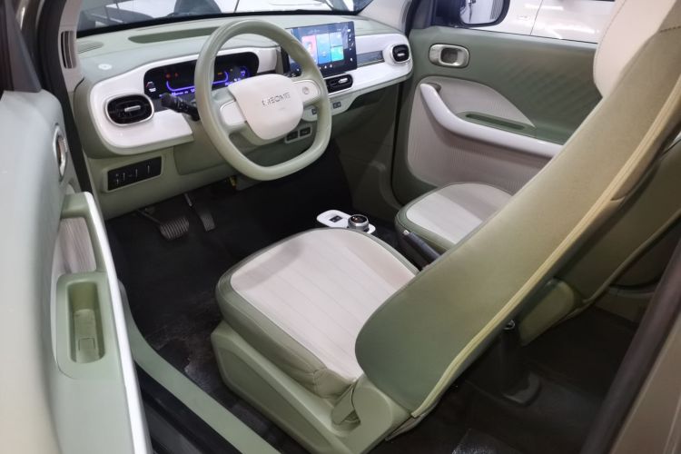 吉利银河 2025款 210km 熊猫骑士中控内饰19