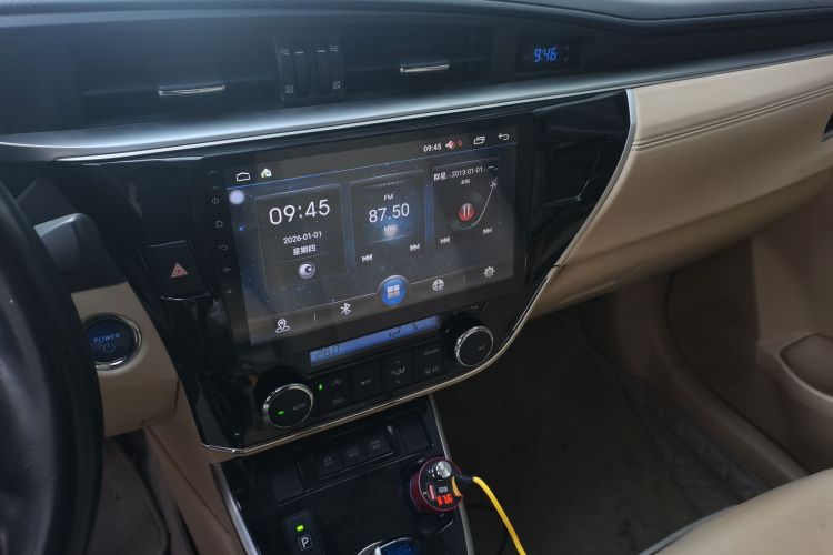 丰田 卡罗拉 2016款 双擎 1.8L E-CVT精英版中控内饰16