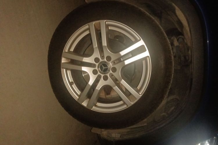 奔驰GLB 2020款 改款 GLB 200 动感型车身外观10