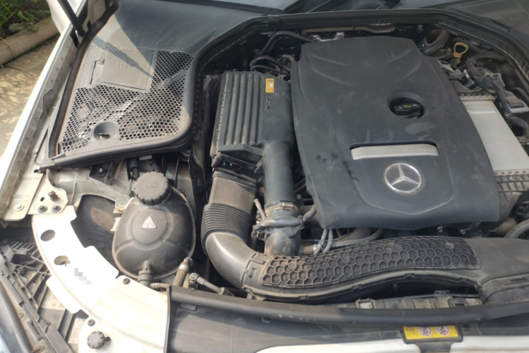 奔驰C级 2017款 改款 C 200 运动版局部细节9006