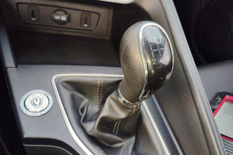 长安 逸动 2020款 PLUS 1.6L GDI 手动豪华型局部细节18