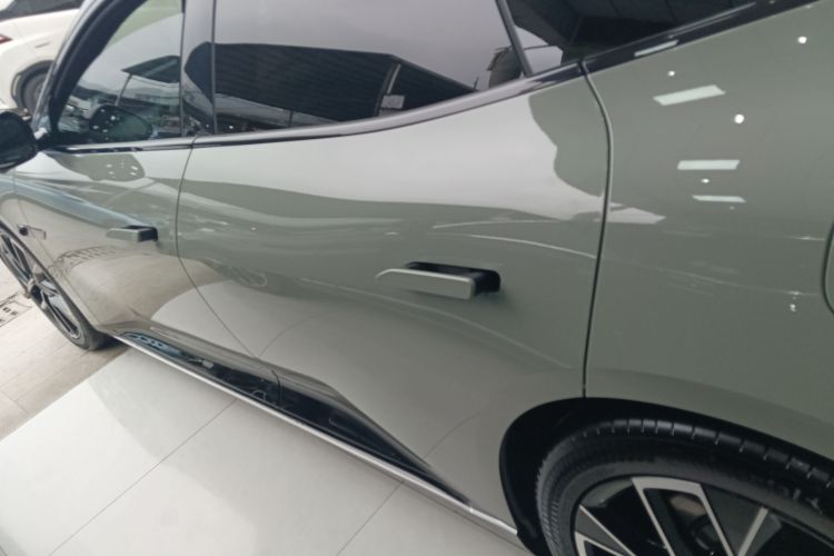 阿维塔06 2025款 Ultra纯电版车身外观4