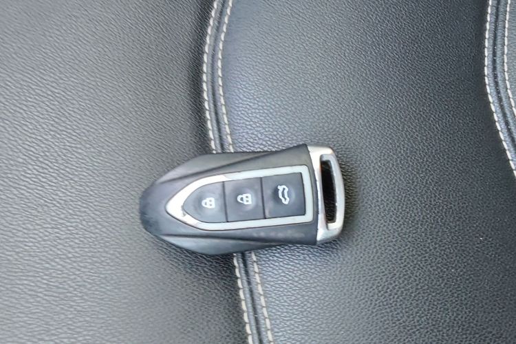 众泰T300 2017款 1.5T CVT尊享型中控内饰11