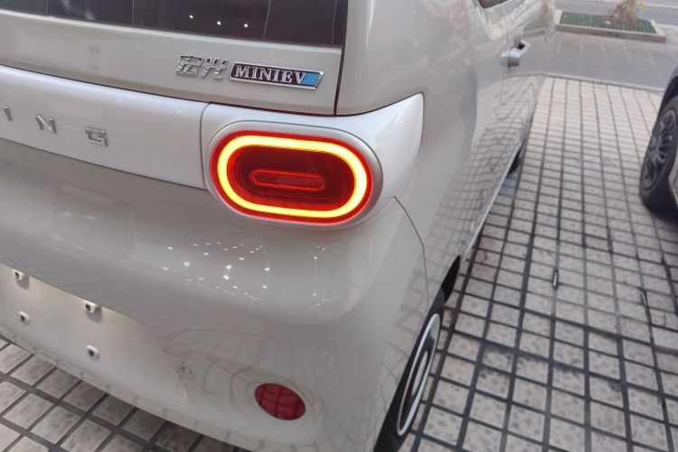 五菱汽车 宏光MINIEV 2024款 第三代 215km 青春版车身外观9