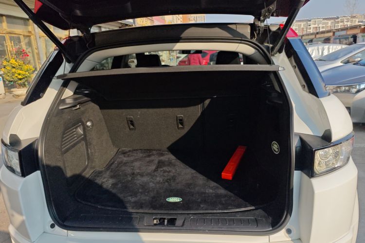 路虎 揽胜极光(进口) 2015款 2.0T NW8 Brit限量版机舱底盘23