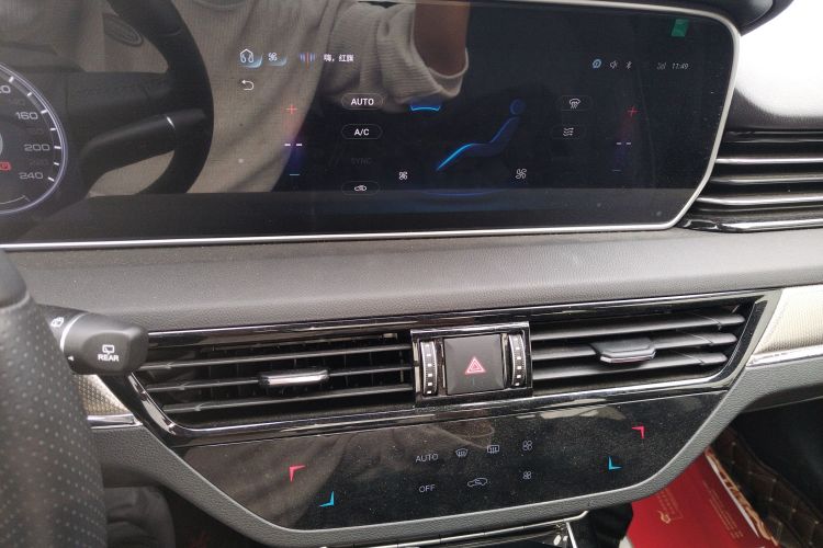 红旗HS5 2022款 改款 2.0T 智联旗享版中控内饰16