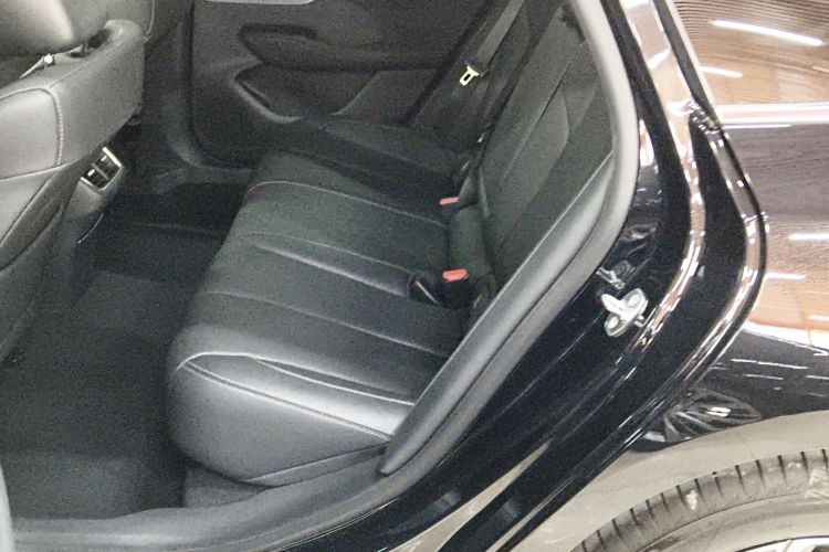 别克 君越 2023款 28T 越尊版中控内饰21