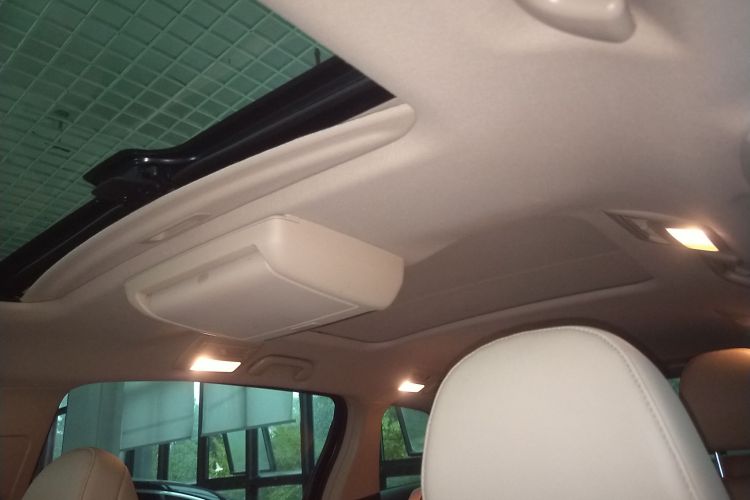 丰田 普瑞维亚  2.4L 7人座豪华版中控内饰22