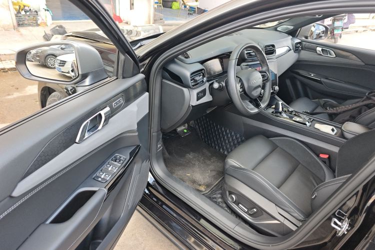 领克02 Hatchback 2022款 2.0TD Pro中控内饰7003