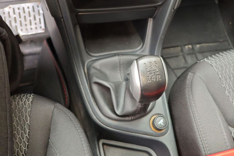 标致308 2014款 乐享版 经典 1.6L 手动优尚型中控内饰18