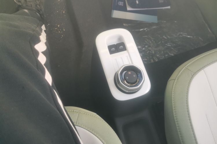 吉利银河 2025款 210km 熊猫骑士中控内饰18