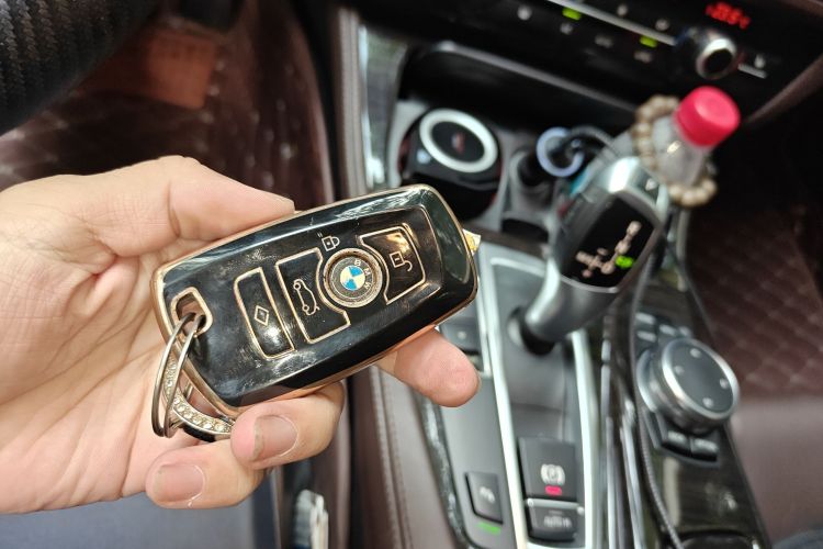 宝马5系 2014款 525Li 豪华设计套装中控内饰7001