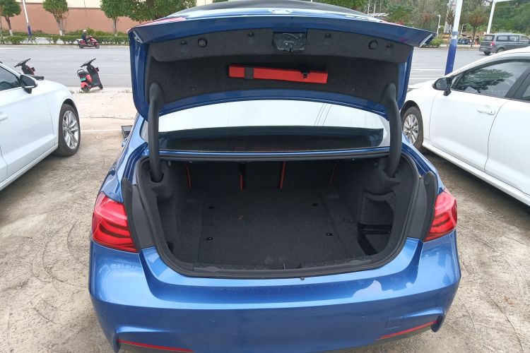 宝马3系 2019款 320i M运动套装机舱底盘23