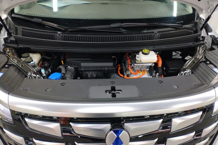 腾势D9 2022款 DM-i 1040 尊贵型机舱底盘24