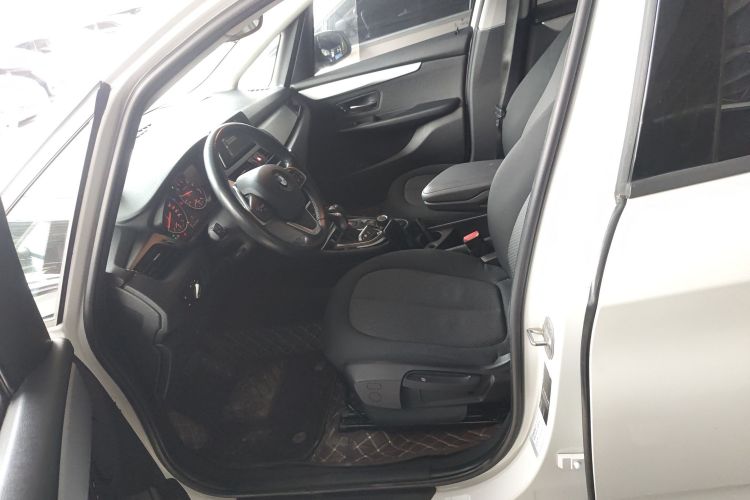 宝马2系旅行车 2016款 218i 时尚型中控内饰19