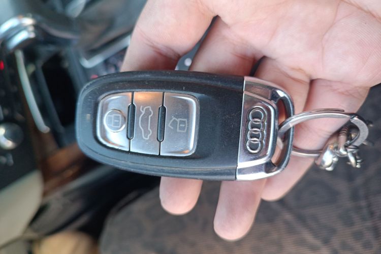 奥迪A6L 2012款 30 FSI 舒适型中控内饰7001