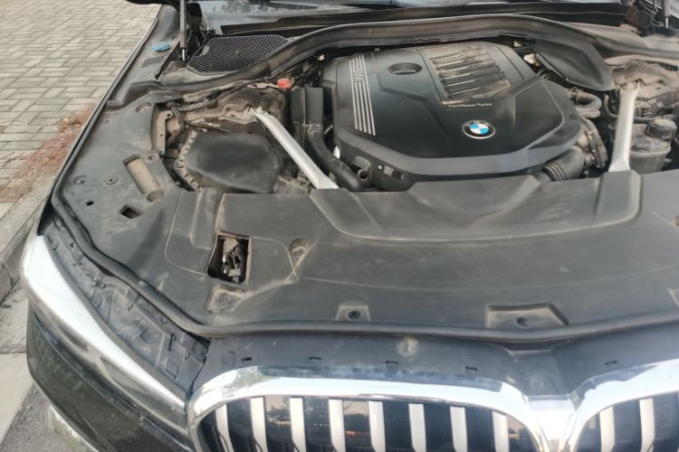 宝马7系 2019款 改款 740Li 尊享型 M运动套装局部细节9006