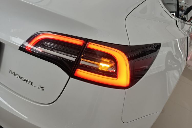 特斯拉 Model 3 2019款 标准续航后驱升级版车身外观9