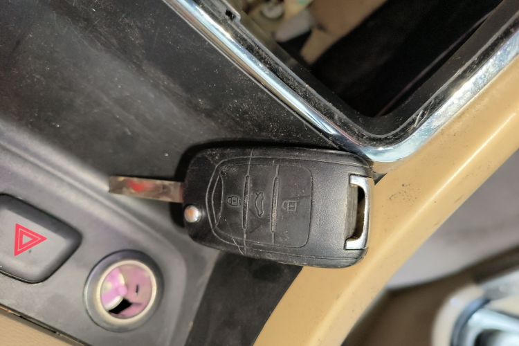 宝骏730 2014款 1.5L 手动豪华导航ESP版 7座中控内饰11