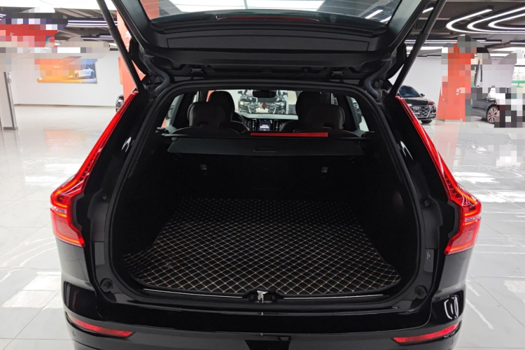 沃尔沃XC60 2024款 B5 四驱智远豪华版机舱底盘23
