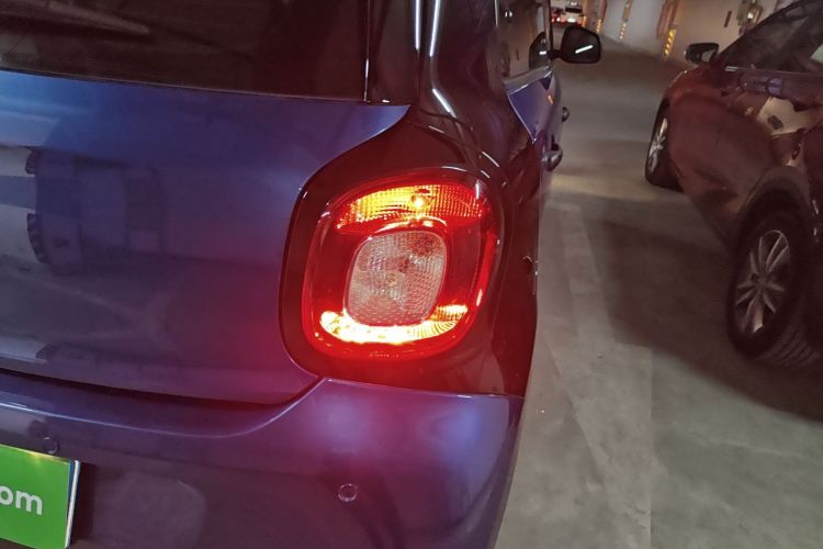 smart forfour 2018款 1.0L 52千瓦灵动版车身外观9