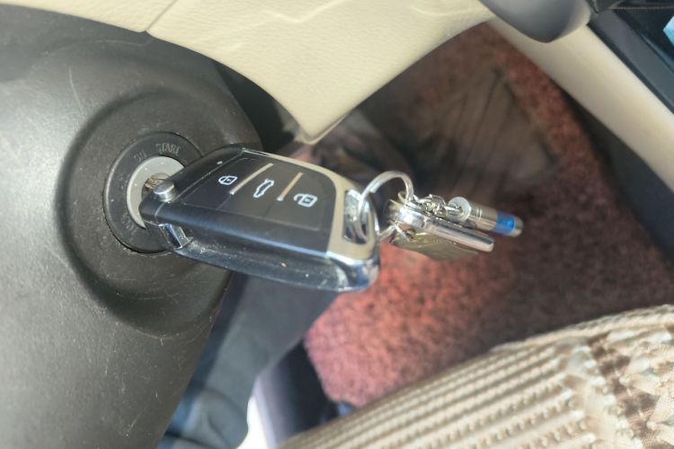 丰田 威驰 2014款 1.3L 手动型尚版中控内饰11