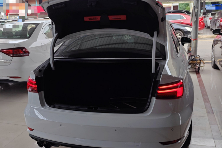 奥迪A3 2018款 30周年年型 Limousine 35 TFSI 进取型局部细节23