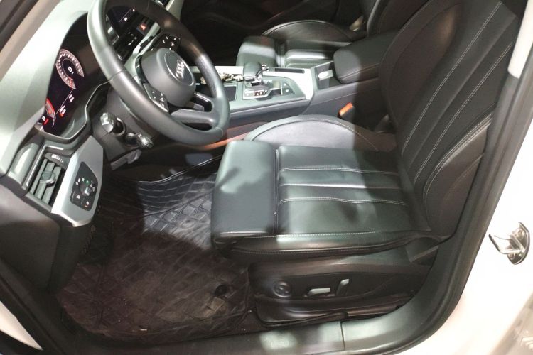 奥迪A4L 2022款 40 TFSI 时尚动感型中控内饰19