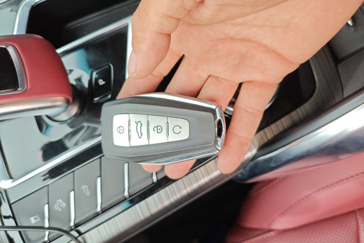 吉利汽车 2022款 博越X 1.8TD DCT智尊型中控内饰7001