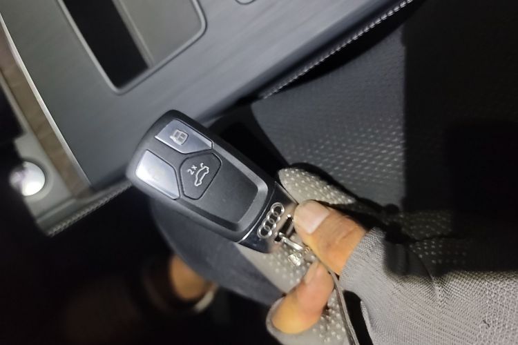 奥迪Q5L 2022款 45T 豪华致雅型中控内饰7001