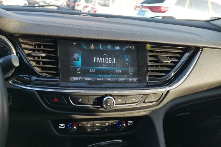 别克 君威 2017款 20T 精英型中控内饰16