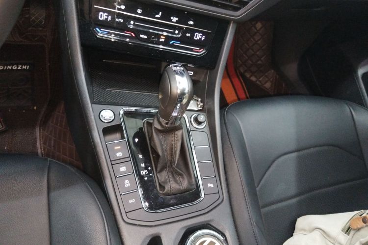 大众 宝来 2023款 300TSI DSG尊行版中控内饰18