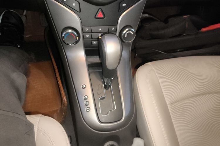 雪佛兰 科鲁兹 2015款 1.5L 经典 SE AT中控内饰18