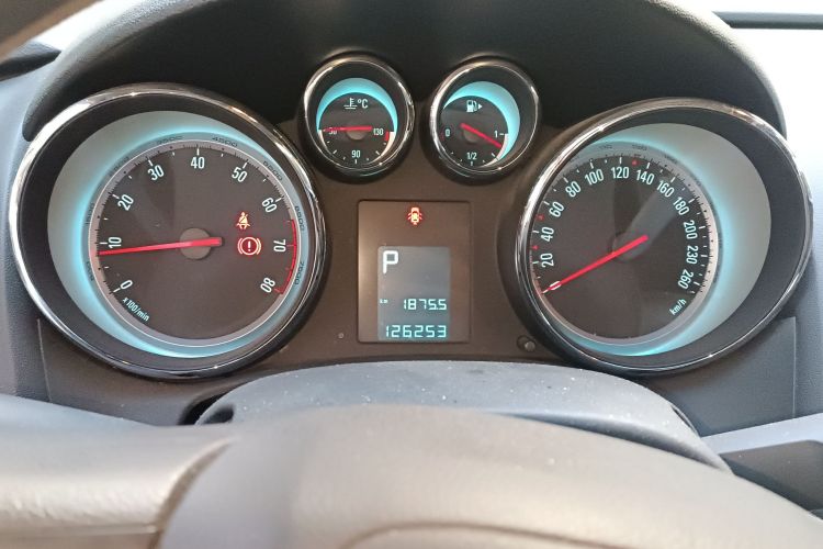 别克 英朗 2013款 GT 1.8L 自动时尚版中控内饰14