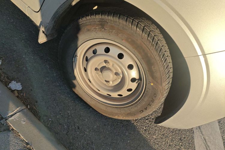 五菱汽车 五菱宏光V 2022款 1.5L劲取版电动助力LAR车身外观10