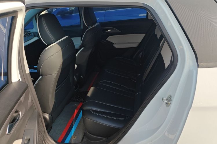 吉利几何E萤火虫 2024款 401km 萤光中控内饰21