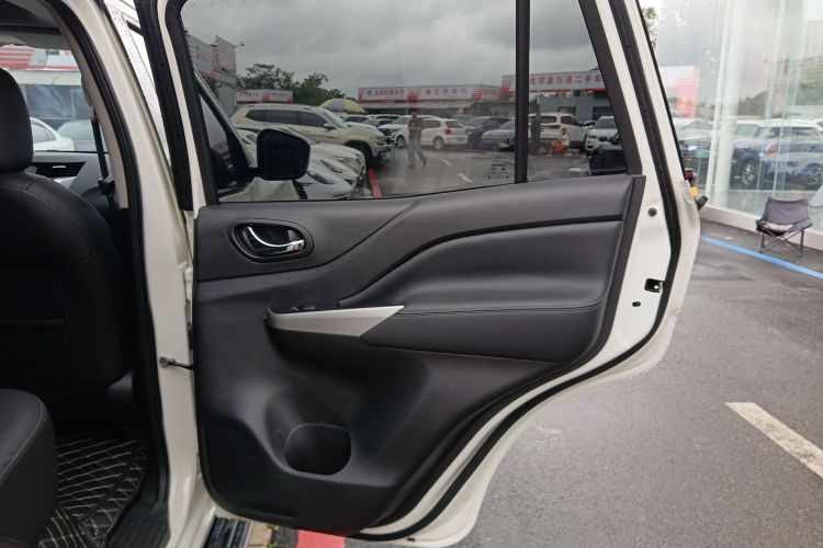 日产 途达 2020款 2.5L XL Upper 4WD 自动四驱豪华版中控内饰45