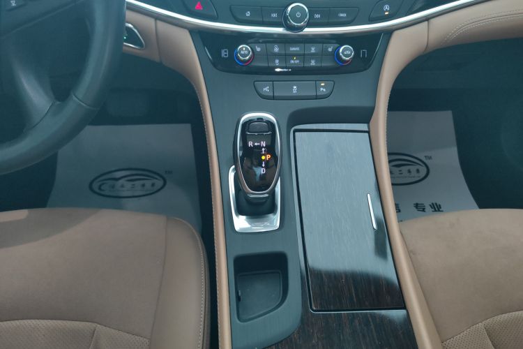 别克 君越 2018款 28T 精英型中控内饰18