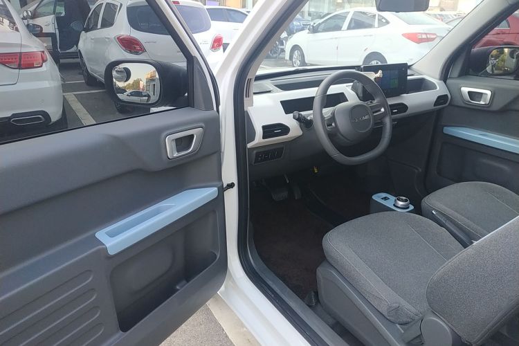 吉利银河 2023款 熊猫mini 200km 耐力熊中控内饰7003