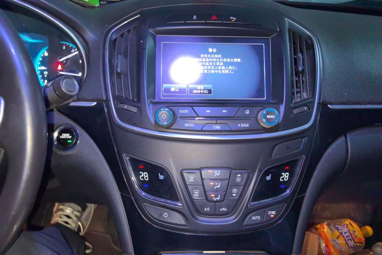 别克 君威 2015款 1.6T 精英技术型中控内饰16