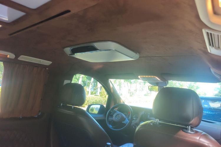 奔驰 威霆 2020款 2.0T 精英版 7座中控内饰22