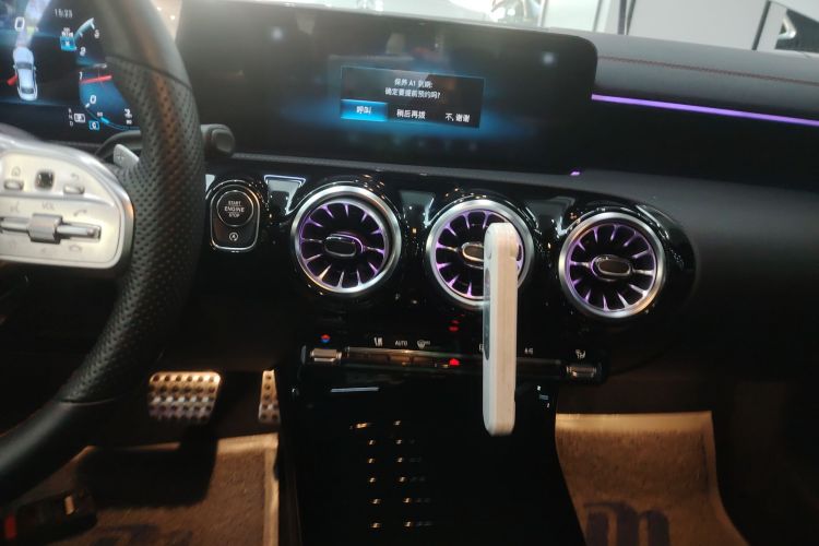 奔驰CLA 2023款 CLA 200中控内饰16