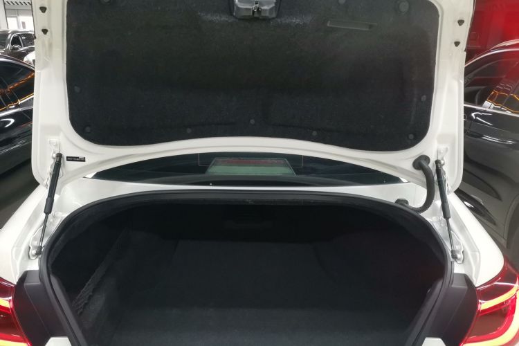 英菲尼迪Q70 2019款 Q70L 2.0T 精英版机舱底盘23