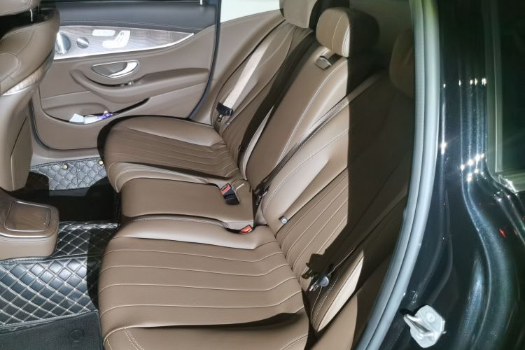 奔驰E级 2023款 改款 E 300 L 豪华型中控内饰7004