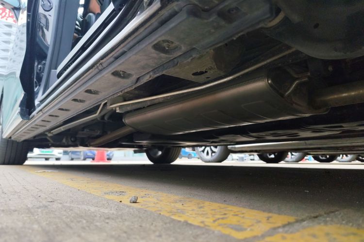 红旗HQ9 2023款 2.0T 智联旗领版机舱底盘30