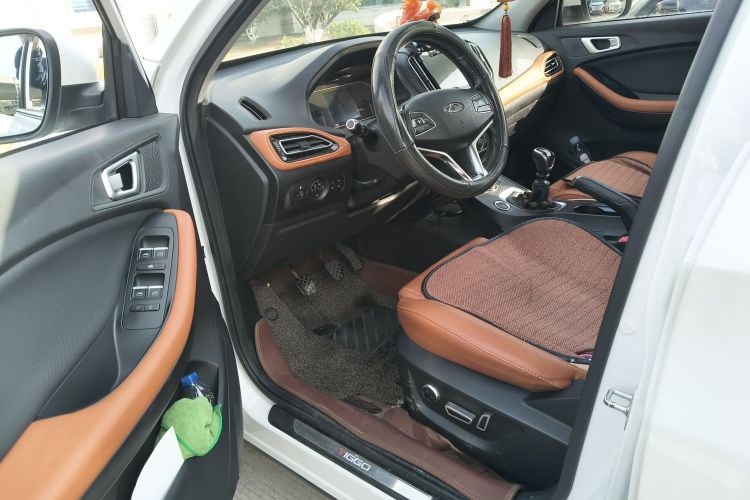 奇瑞 瑞虎7 2016款 1.5T 手动耀臻版中控内饰20