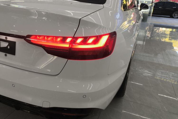 奥迪A4L 2022款 45 TFSI quattro 臻选动感型车身外观9