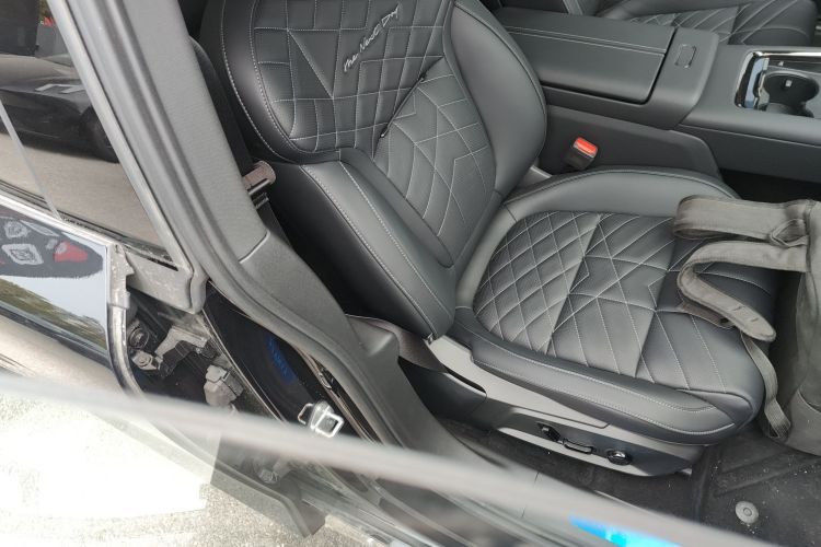 领克10 EM-P 2025款 120四驱Ultra局部细节41